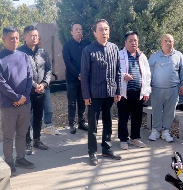 清明节,冯巩缅怀马季师恩,感悟半句墓碑诗韵_刘全刚_相声_弟子