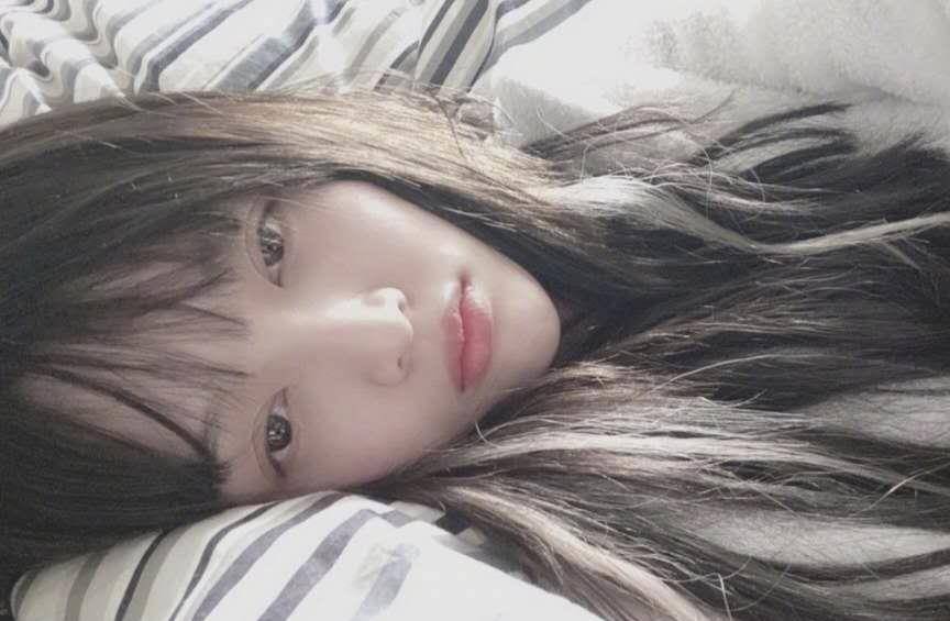 下巴显得脸很小,但是在镜头面前却显得很奇怪,这也是大众看吴宣仪演的