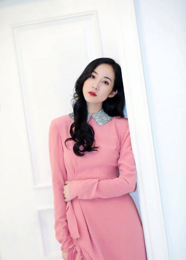 原创霸气张碧晨与知性韩雪撞衫同是亮片裙谁更胜一筹呢