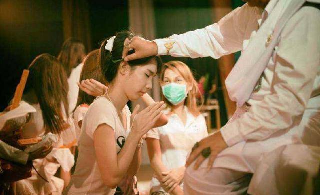 服用雌性激素,虽然皮肤变细腻了,但是喉结并不会消失.