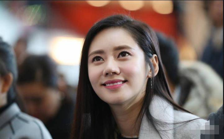 原创秋瓷炫有多撩人当她换上紫色礼服后网友于晓光眼光太狠毒