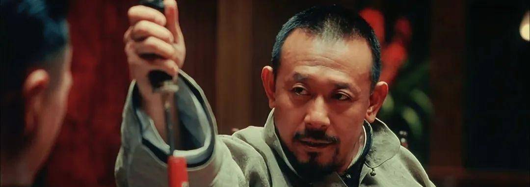 张麻子脱离群众教员亲近群众这就是他们最大的区别