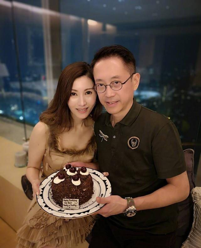 李嘉欣发文庆祝结婚十二周年晒二人夕阳下合照高调示爱老公许晋亨