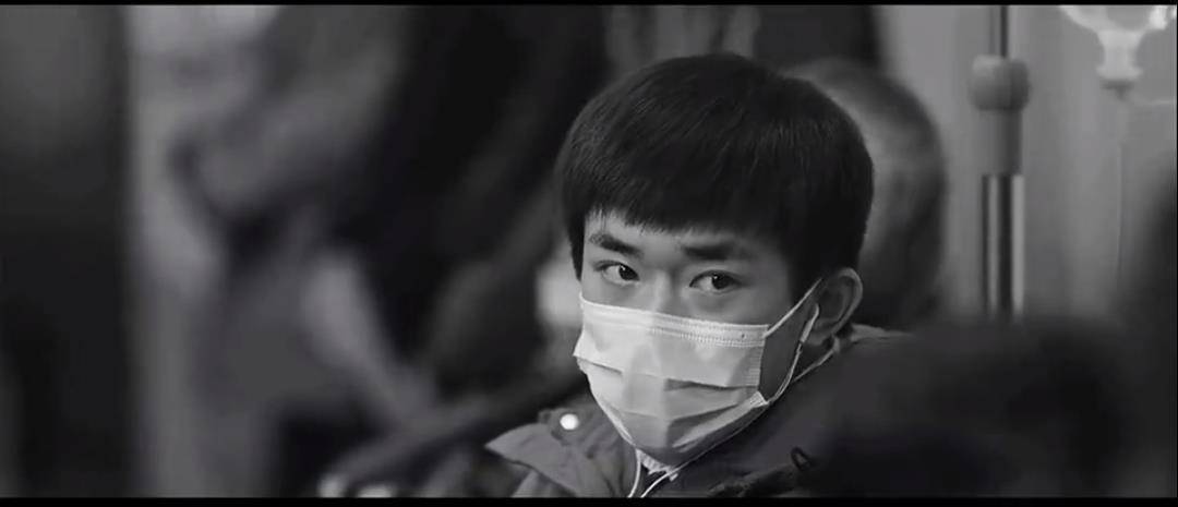 原创易烊千玺最新电影预告口罩下的泪惹人心疼周迅竟是女主角