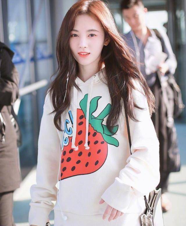 别穿短毛衫的裤子看杨幂和杨紫真漂亮