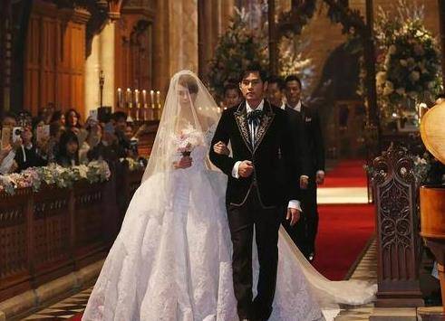 二十前周杰伦被吴宗宪卖掉,从此恩师变路人,如今肠子都悔青了_蔡徐坤