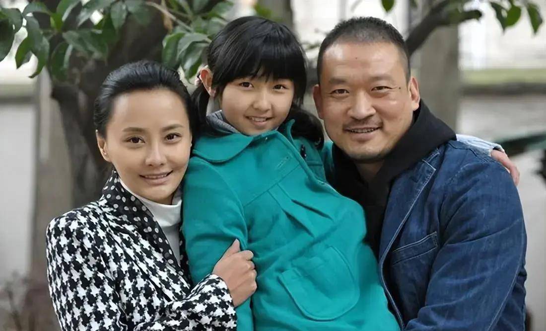 斌子:从老师到演员,娶圈外妻子,幸福美满