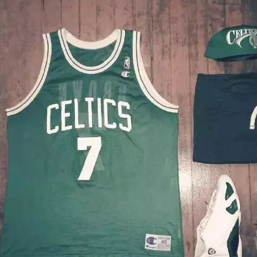 ma-1与同颜色airjordan搭配,supreme棒球帽作为点缀.