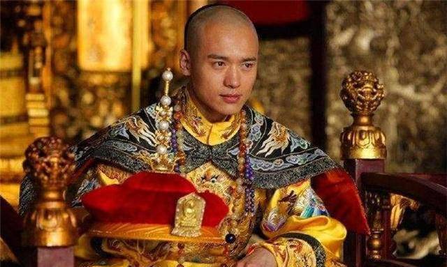 清朝皇帝上朝会说什么语言,真的是电视中那样的普通话吗?
