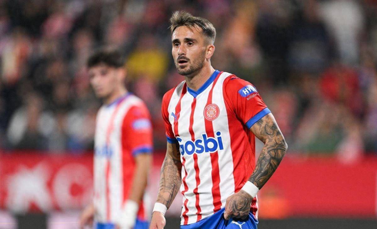 原创世界体育报赫罗纳中场阿莱士加西亚依然是巴萨的引援目标