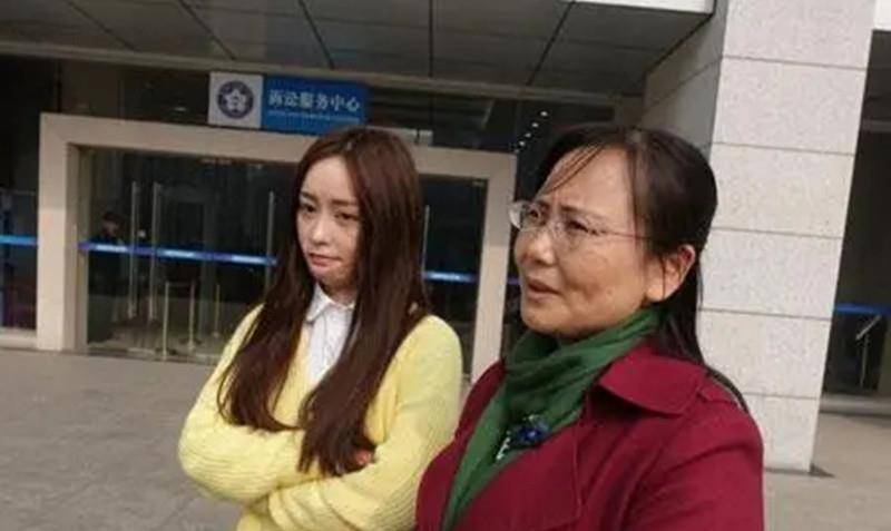 原创毁容少女周岩拒绝与官二代交往遭恶意报复法院如何判