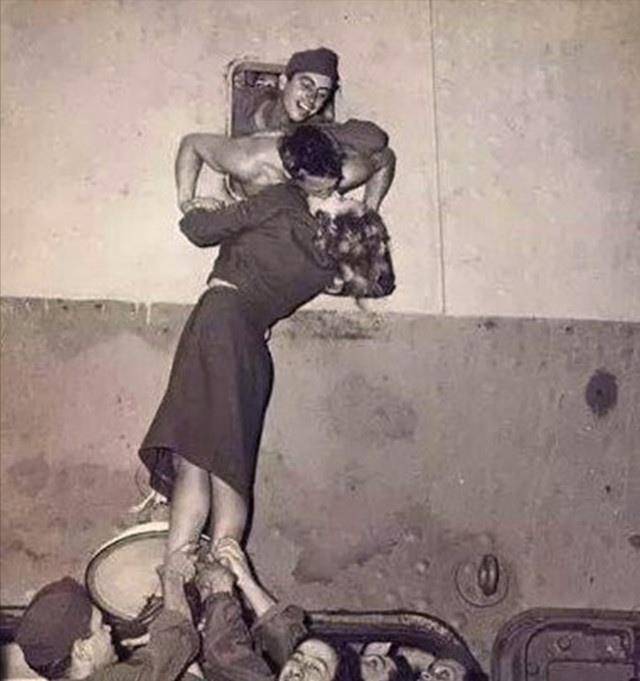 二战美军占领巴黎后,军纪有多差?对待法国女人行径恶劣