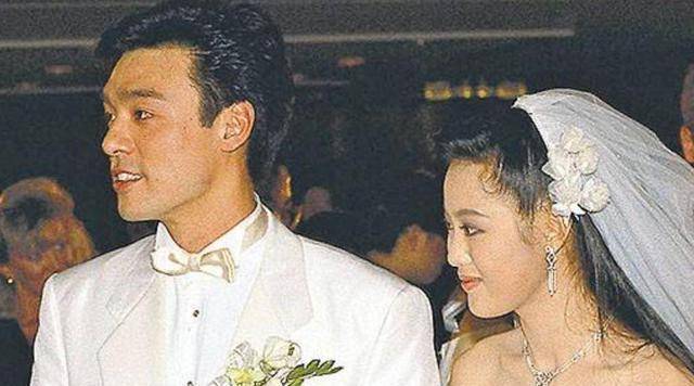 原创回顾美女演员章小蕙买垮2任亿万富豪丈夫如今在抖音直播卖货