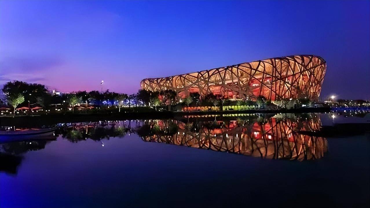 北京奥林匹克公园是2008年北京奥运会的主要场馆所在地,包括鸟巢和