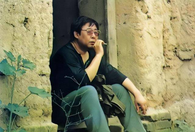 原创路遥稿费不低为何贫穷一天抽3包好烟6年烟钱够买几套房产