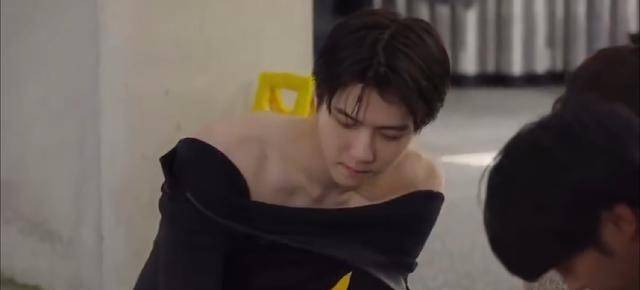 原创爆笑全世界都知道吴世勋看三十而已看哭了和光洙泳衣相见