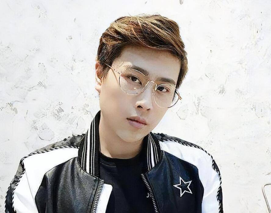 uzi透露卢本伟近况,财富自由正在享受生活,体重快赶上pdd了