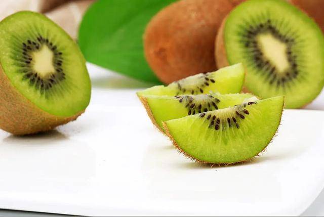 "猕猴桃"不能随便吃?医生:这5类人平时尽量少吃,建议_