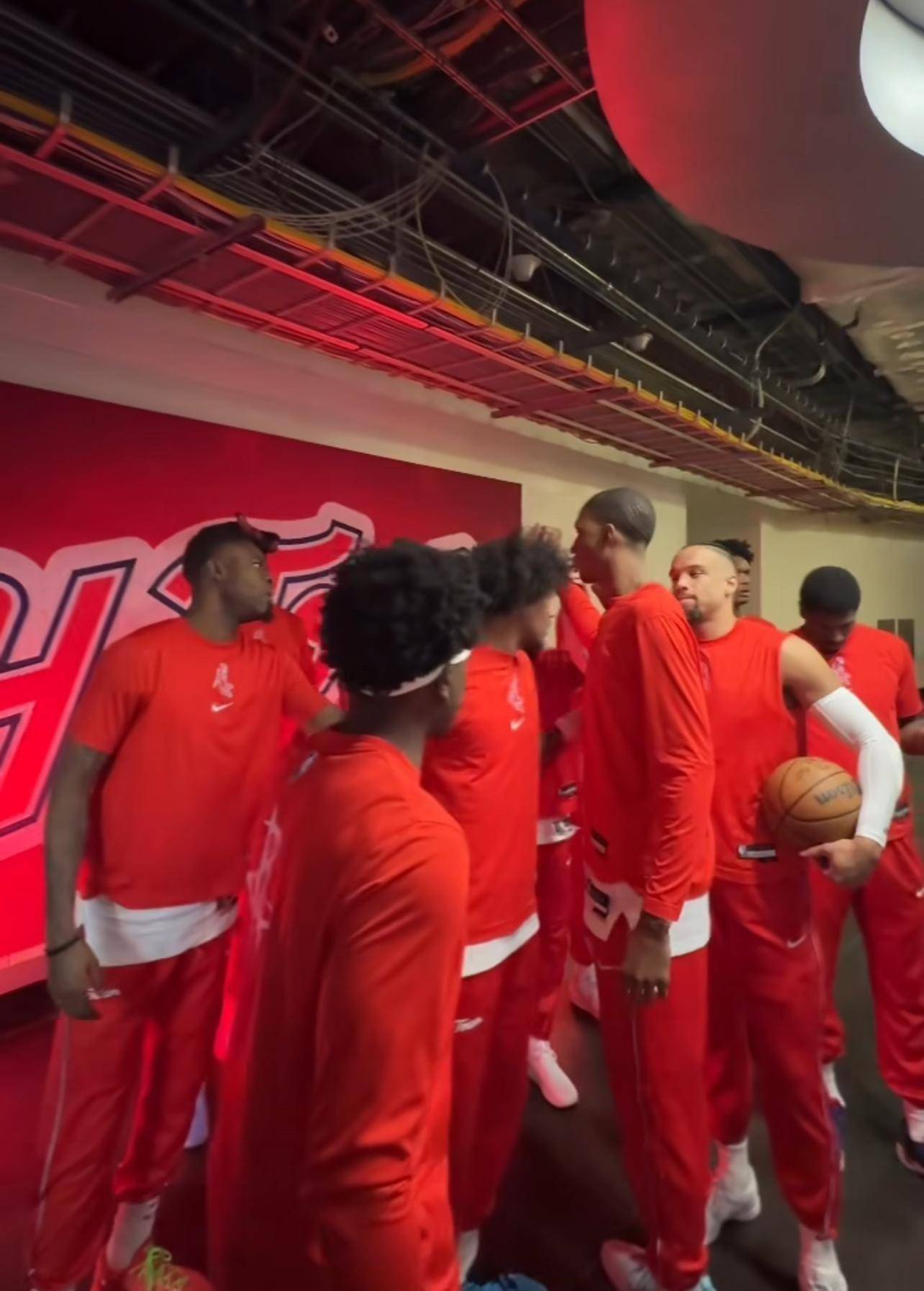 火箭110133勇士注定无缘季后赛的火箭队需要在休赛期补强