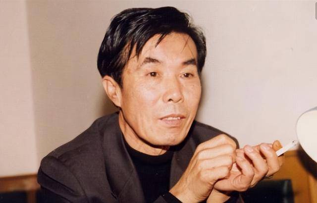 回顾何庆魁儿子曝老父亲花费称父亲嫖不动了每月一万就够花