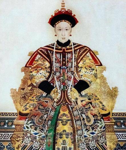 清代12帝的正牌皇后标准朝服像:看过来看过去,还是