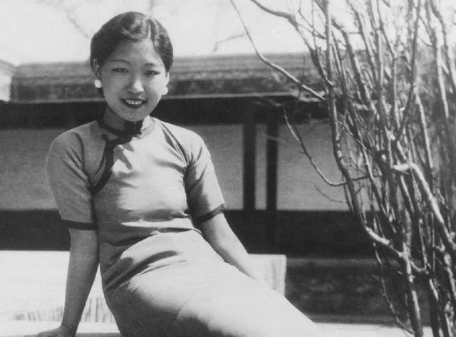 《文城》中,地主老婆偷了7根大金条跑路,5月后,大着肚子回来了_小美