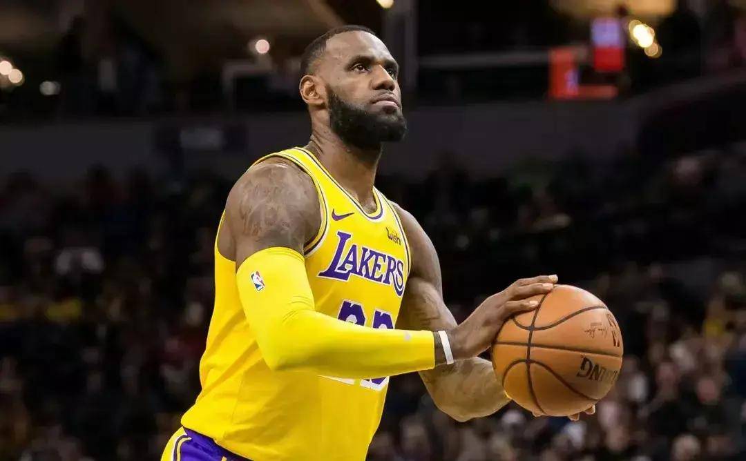 原创都说詹姆斯防守有问题真的这样老詹的无限换防则是顶级