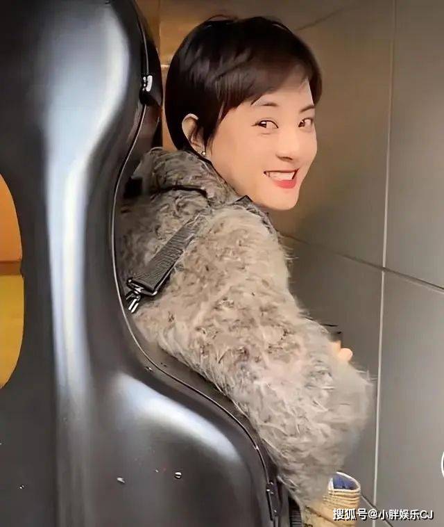 孙俪的大提琴等级考试已经是成功了,而另一个消息就是自己得手指甲要