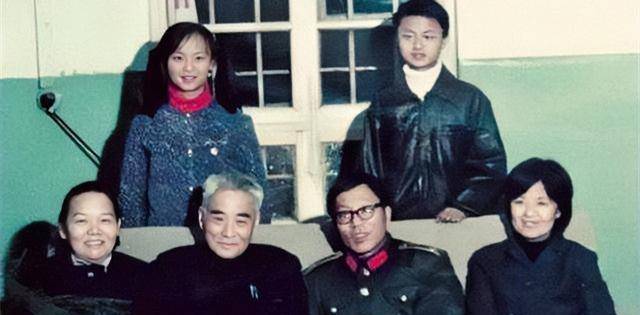 1975年,"滚"了27年,黄维被特赦,妻子投河自尽_蔡若曙_生活_消息