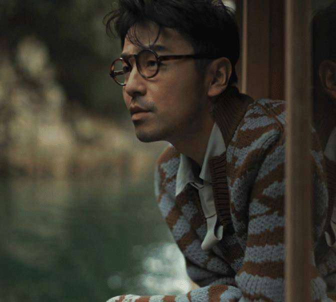 例如《黄金大劫案》,《飞哥大英雄》和《记忆碎片》等谍战剧,雷佳音的