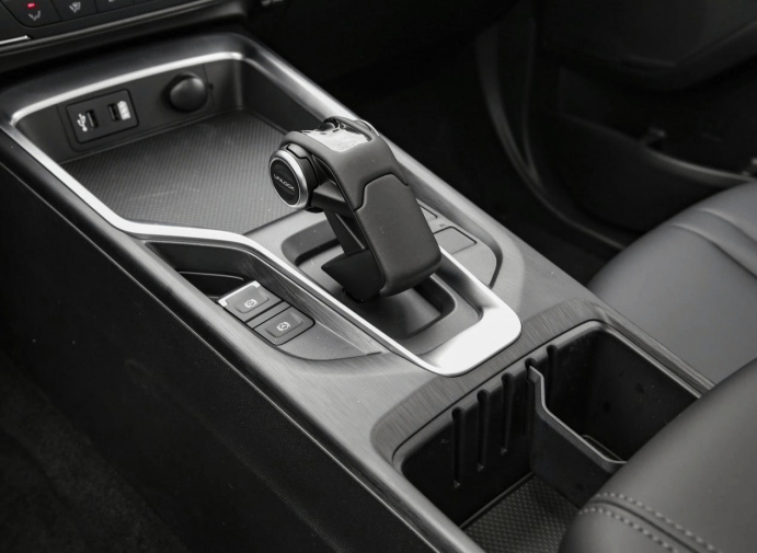 98万,买2.0t 采埃孚8at,四驱才11.38万,1.