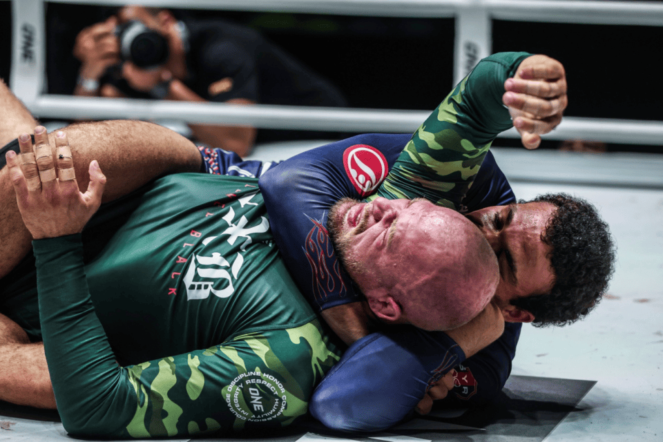 one巅峰系列赛21尼古拉斯成功登顶鲁托洛兄弟双双夺花红