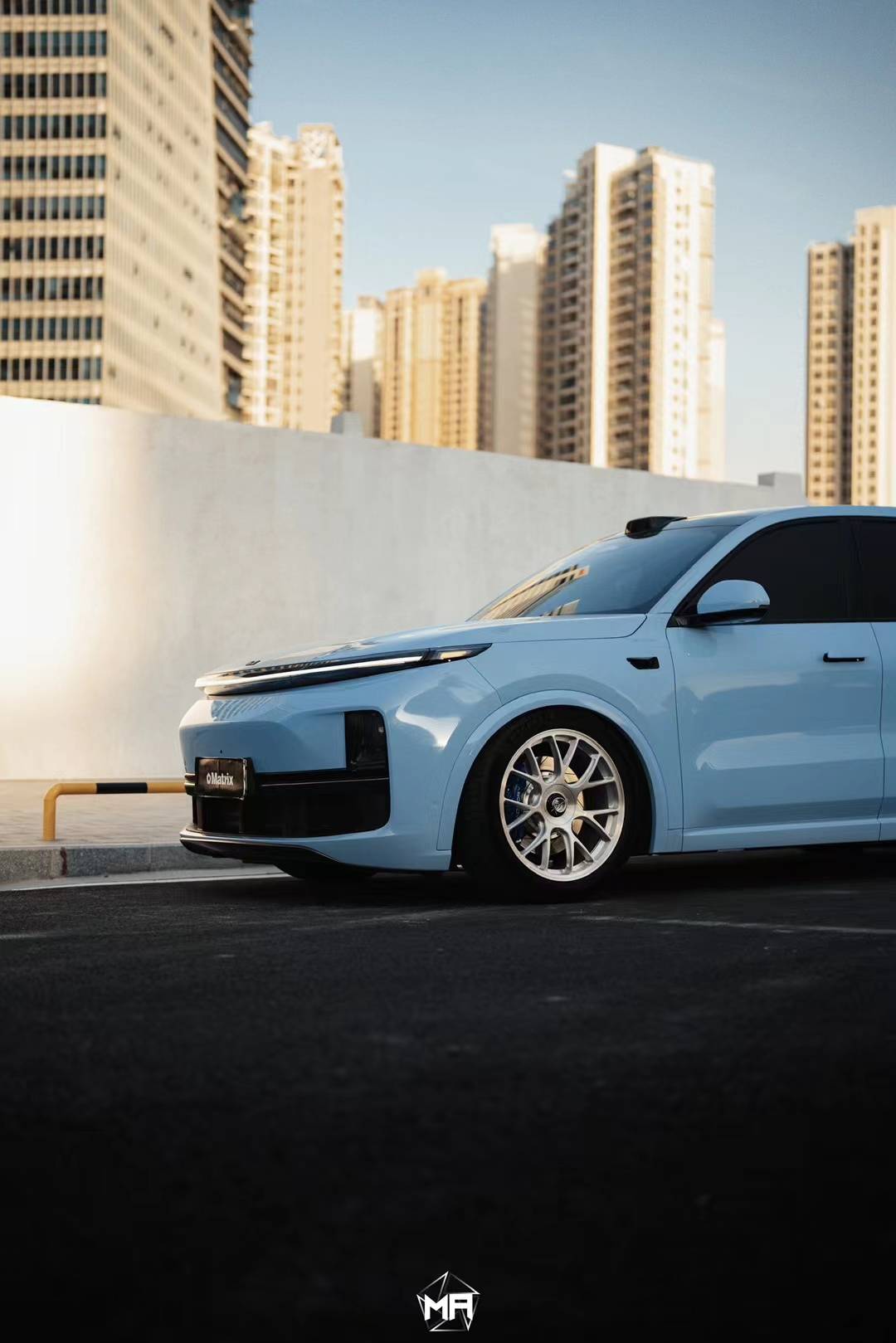 理想l9矩阵改色膜赞德福特蓝,海水般的清爽感拿捏住了!