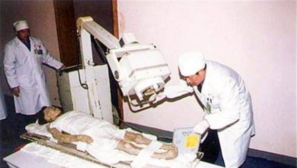 像辛追夫人这类古尸,照片很恐怖,为何很多报道都说"栩栩如生"