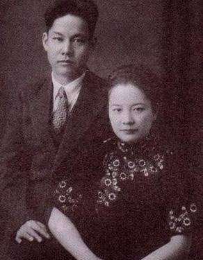 年轻美貌的富家千金与戏剧大师私奔,可是戏剧大师早有妻子儿女_周信芳