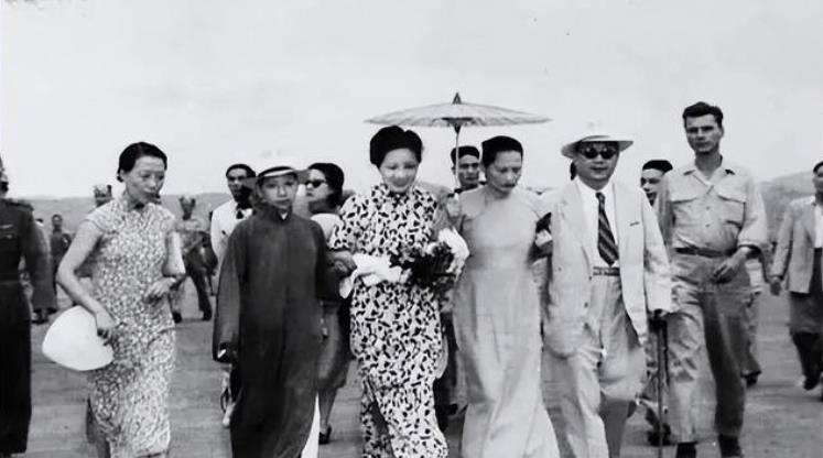 原创孔二小姐弥留之际依旧特立独行入殓被换女装死后被葬于美国