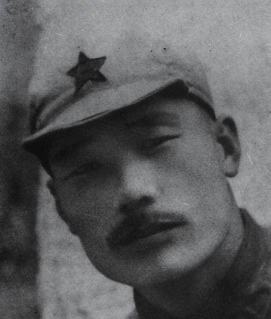 自1931年参加宁都起义后,成为红军一员.