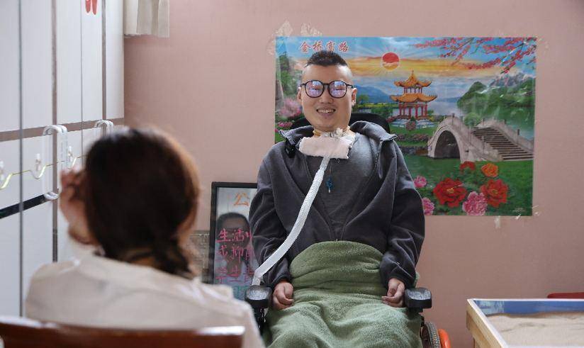 2022年3月,朱铭骏看到一篇报道,介绍国外有支由高位