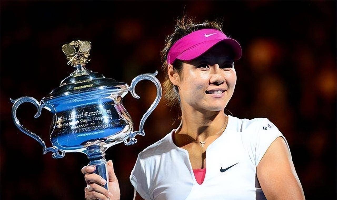 李娜是一个懂事的孩子,她知道父母为了她练网球已经投入了很多心血和