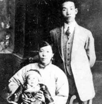 郁达夫逛青楼让老鸨找了一个又老又丑的姑娘他却当成宝