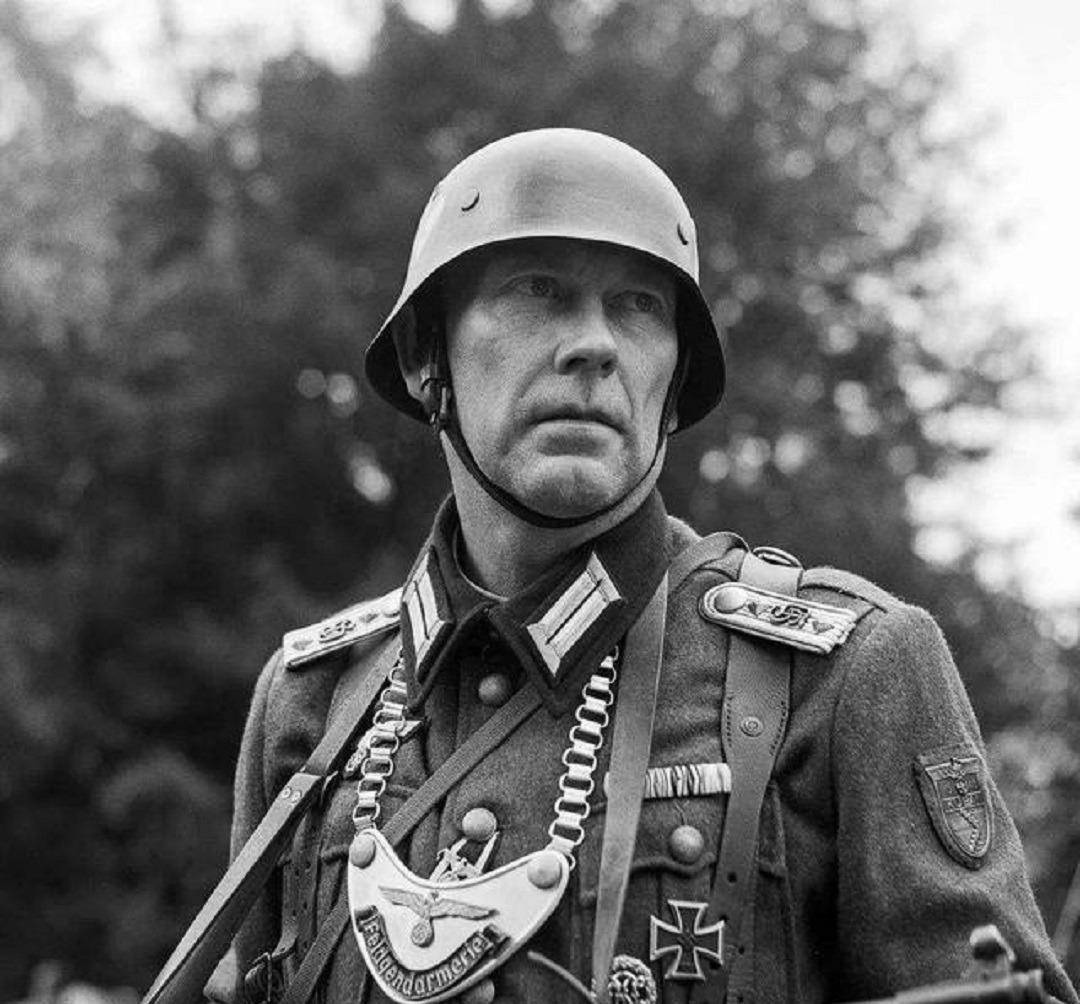 德军战地宪兵:外号"链狗",每人在脖子上挂着一条金属链子_士兵_德国