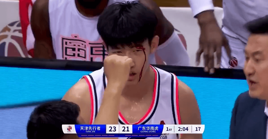 原创让杜锋吃t爆粗的80号裁判执法昏庸曾引发吉林山东球迷暴动