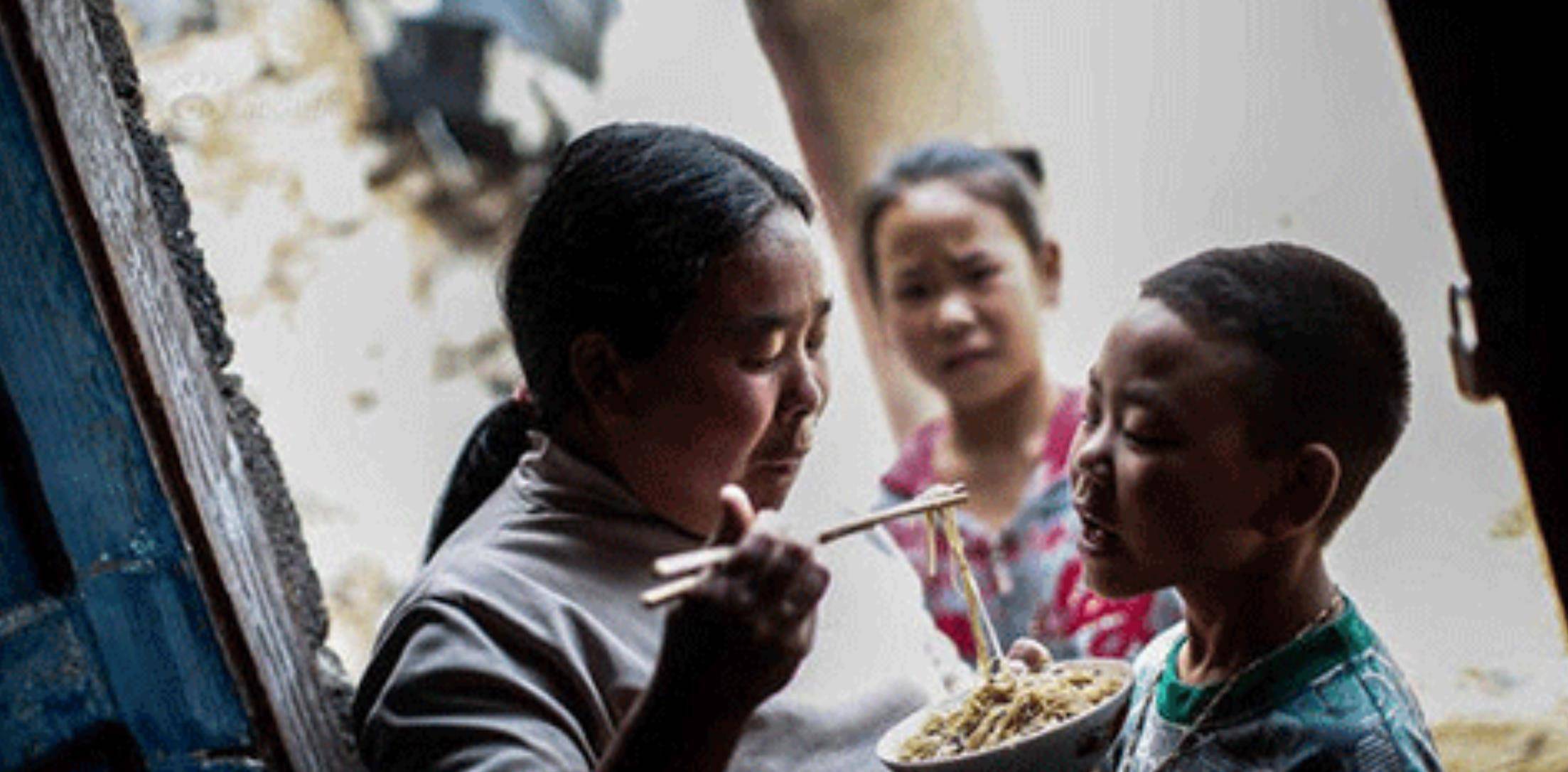 情侣同床6年直到02年男友诈骗被捕女友才知他是女儿身