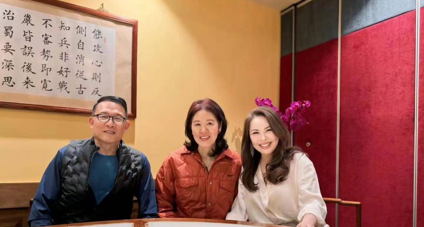 原创郎平最新消息刀郎和她的丈夫王玉成与著名女子排球运动员曾春蕾共