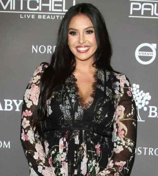 原创瓦妮莎初次登场中国曼巴品牌推广大使身材逐渐焕发光彩