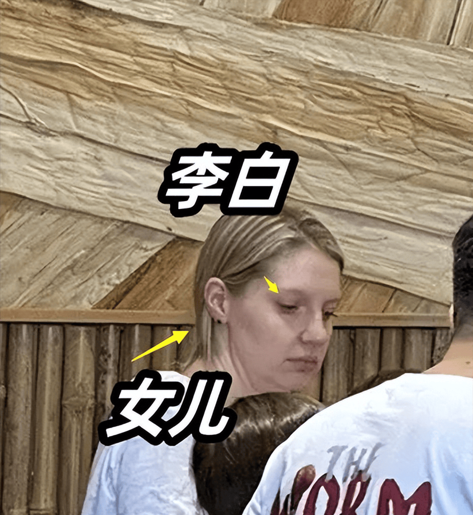 原创又是滑雪又是三亚撒贝宁一家多次被偶遇妻子白皙女儿可爱