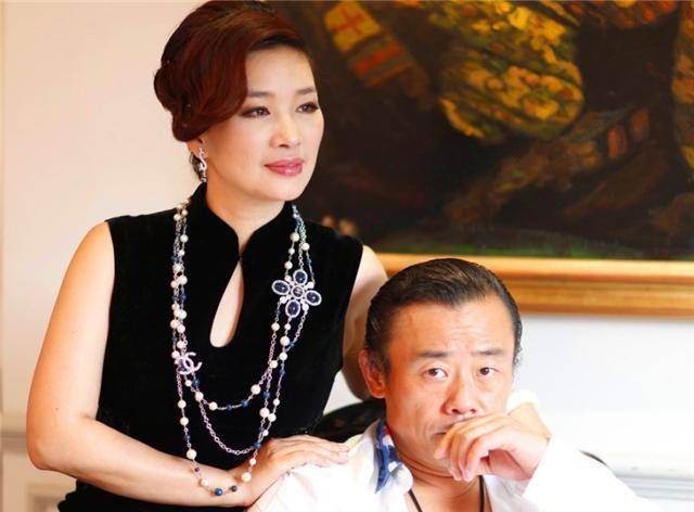 白手起家女富豪老公是周立波婚后为何做起全职太太