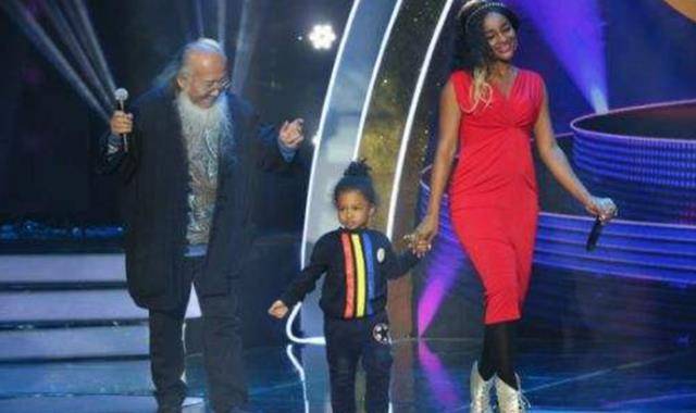 原创53岁画家杨彦娶21岁非洲女孩为妻老来得子后却剃度出家