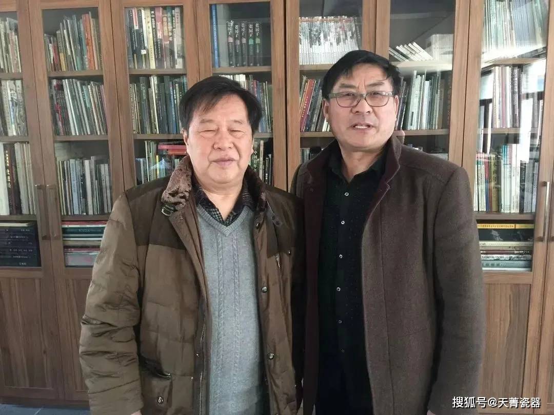 在景德镇这座瓷都盛世里,各类陶瓷大家数不胜数,张老师在陶瓷艺术方面