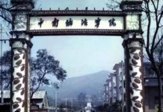 寒窗苦读,终于得到了相当不错的反响,王传福却默默地藏起了录取通知书